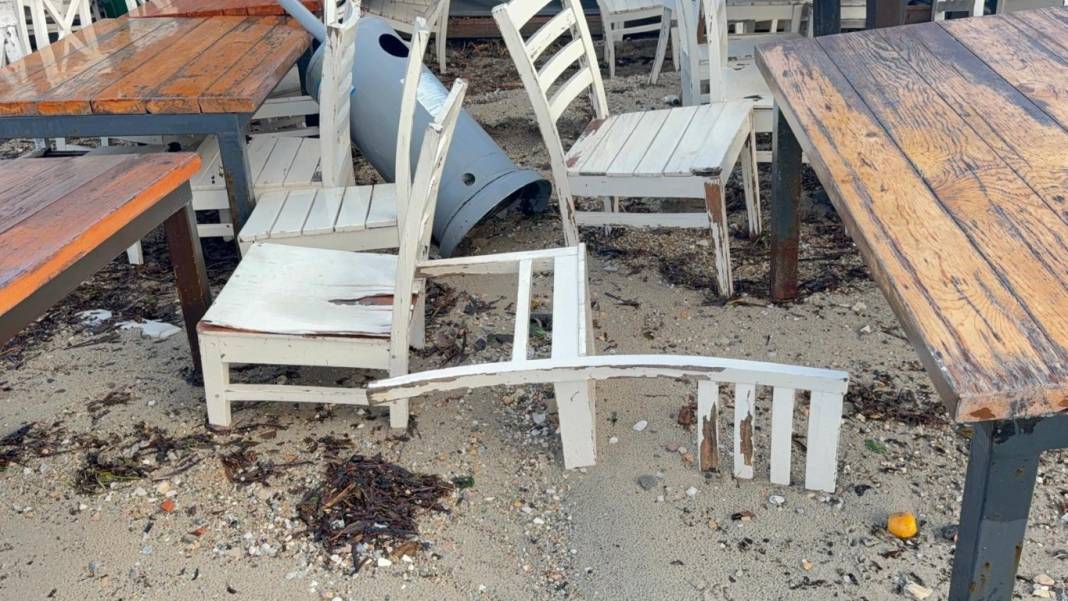 Gece saatlerinde başladı, sağanak yağış sele dönüştü! Sabahın ilk ışıklarıyla selin verdiği hasar ortaya çıktı 3